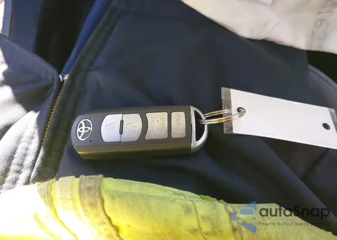 2019 Toyota Yaris L из США, поврежденный, VIN 3MYDLBYV1KY528256